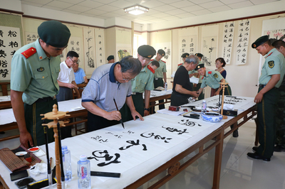 銀霞映照擁軍心，翰墨寄寓魚(yú)水情——寧夏老干部活動(dòng)中心送書法進(jìn)軍營(yíng)活動(dòng)紀(jì)實(shí)